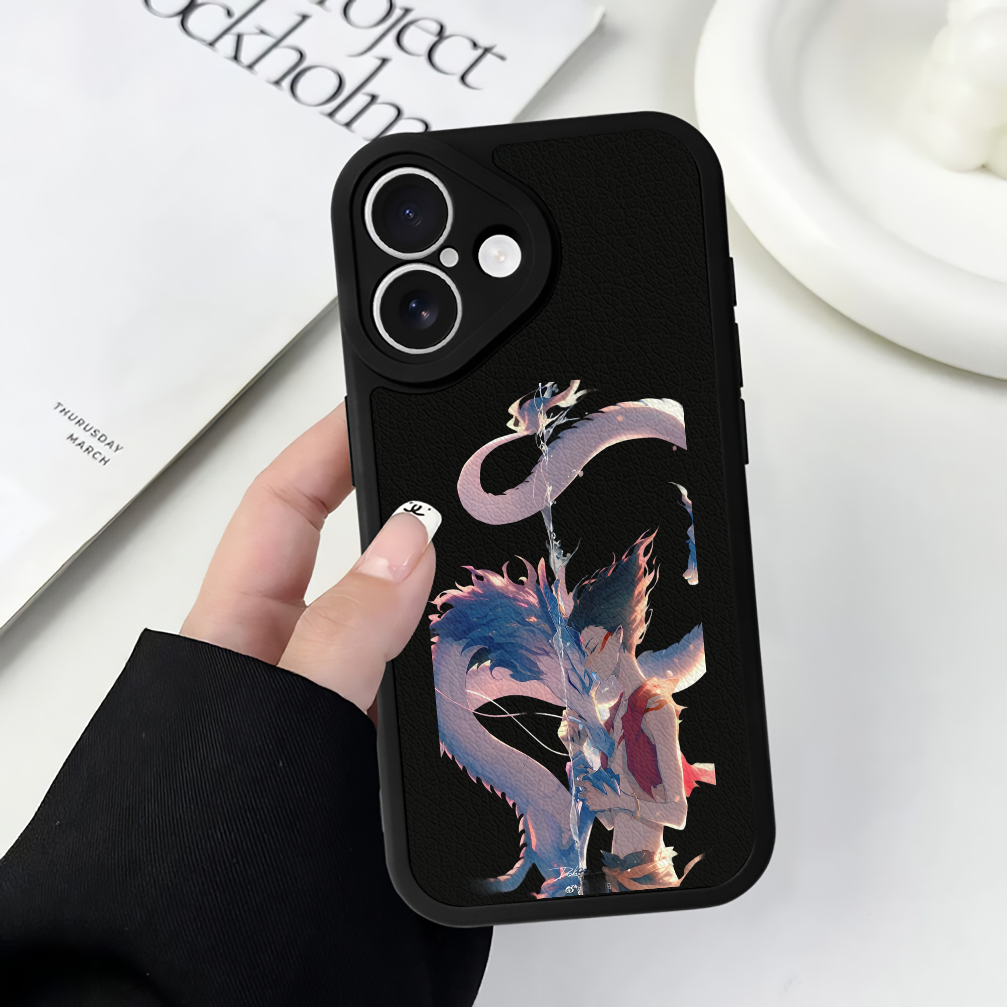 （画像用） Ne Zha 2 ナタ 魔童の大暴れ 【iPhone 16シリーズ対応】シリコンスマホケース（レザー調） 材質：シリコン